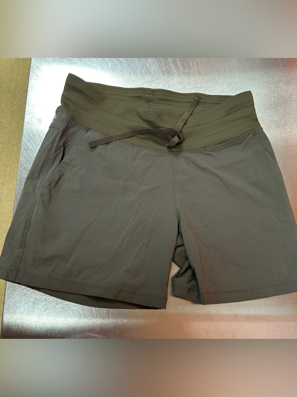 Tuff Athletics Olive Green Drawstring Waist Performance Shorts Size Small